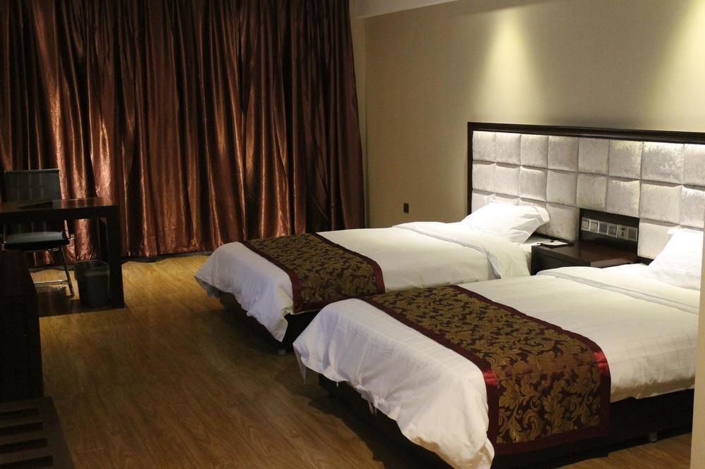 Weishi International Hotel Qing Zhou Esterno foto